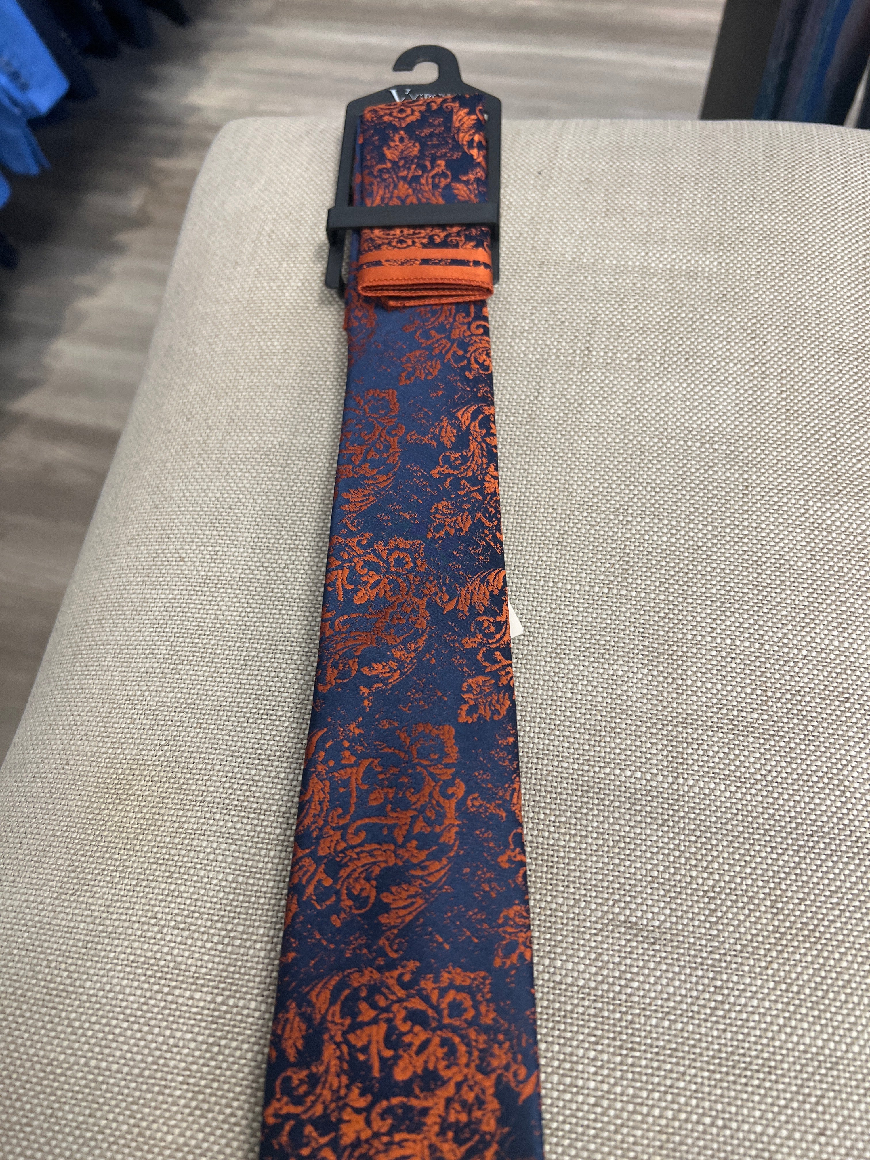 Fashionable Floral English Style Tie For Daily Wear