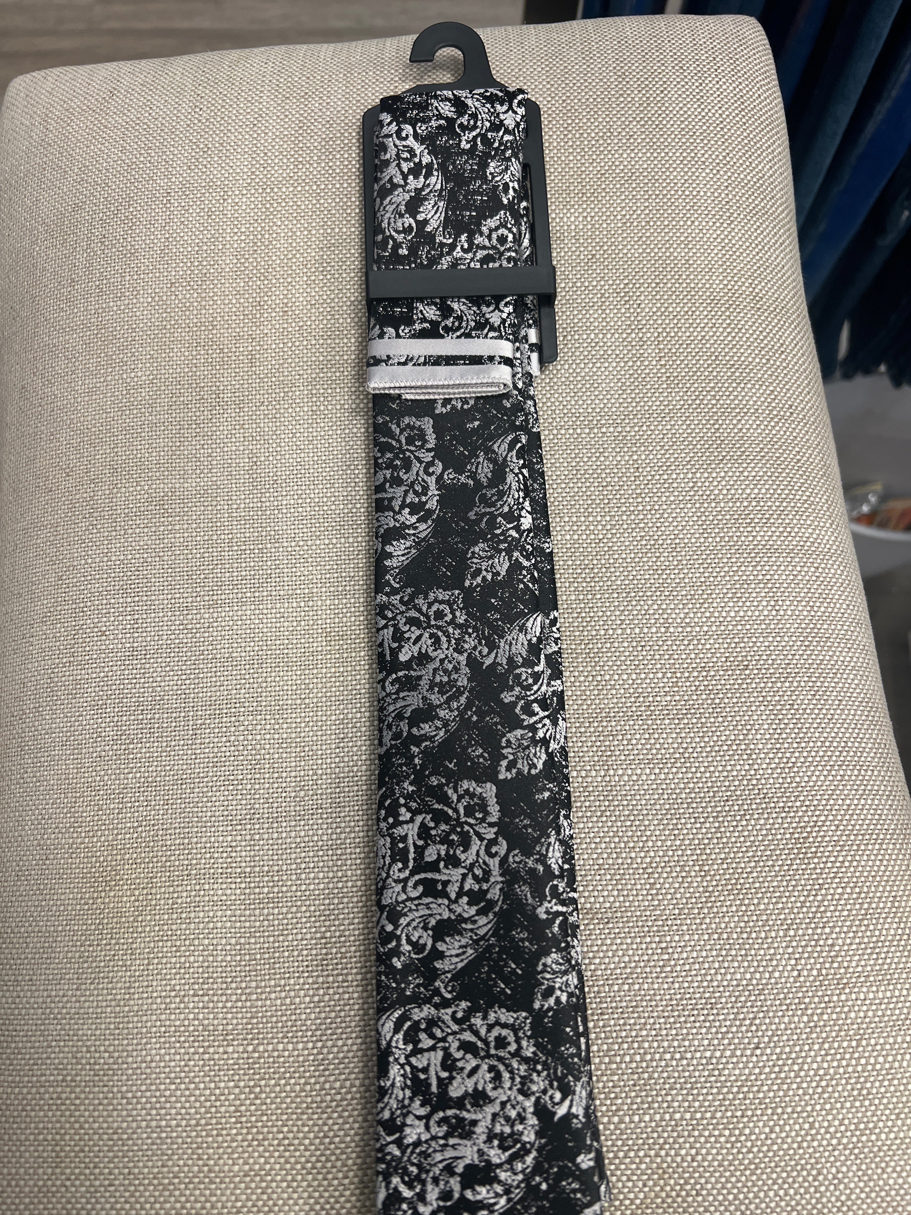 Fashionable Floral English Style Tie For Daily Wear
