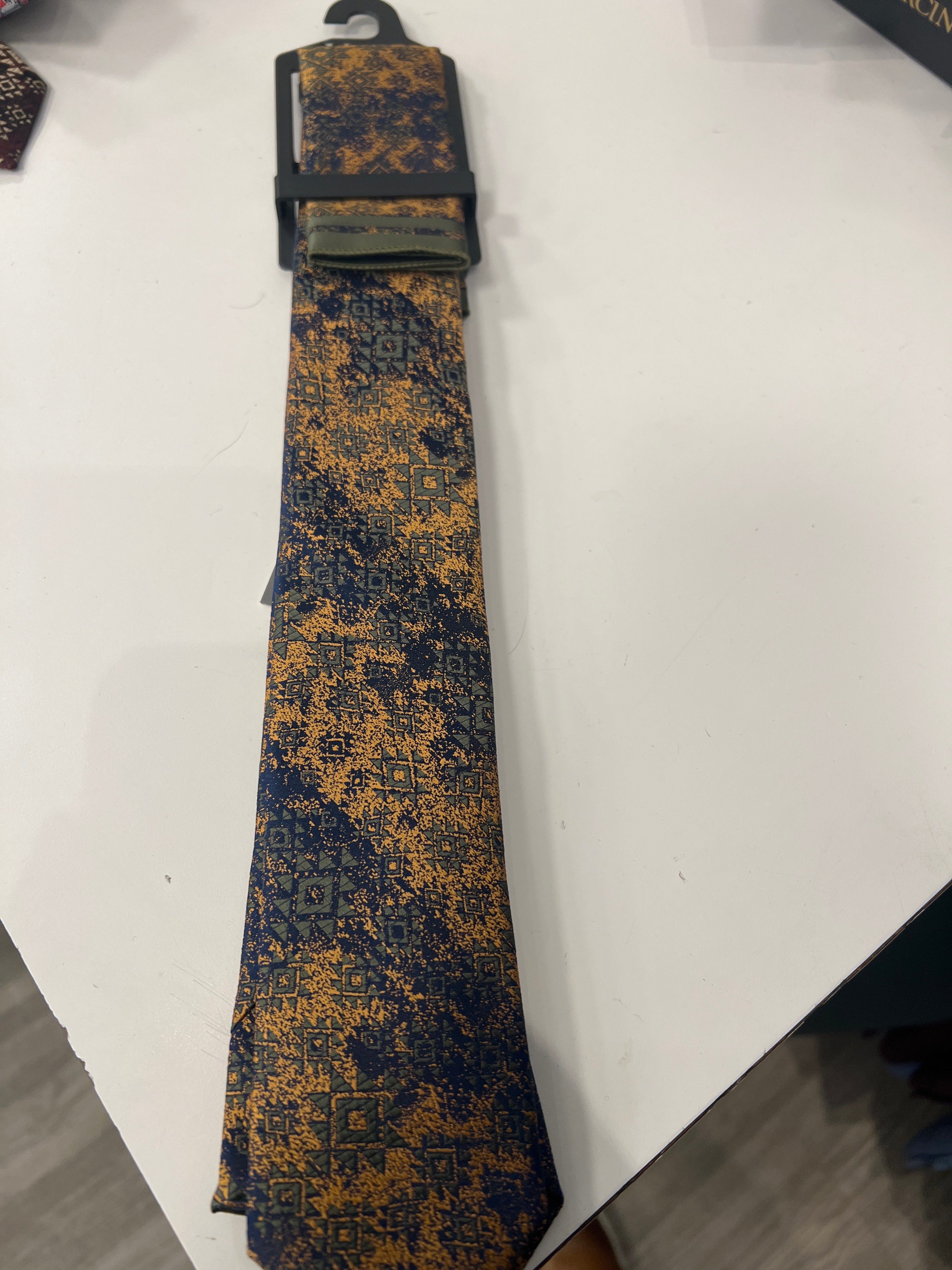 Geometric Pattern Silk Tie
