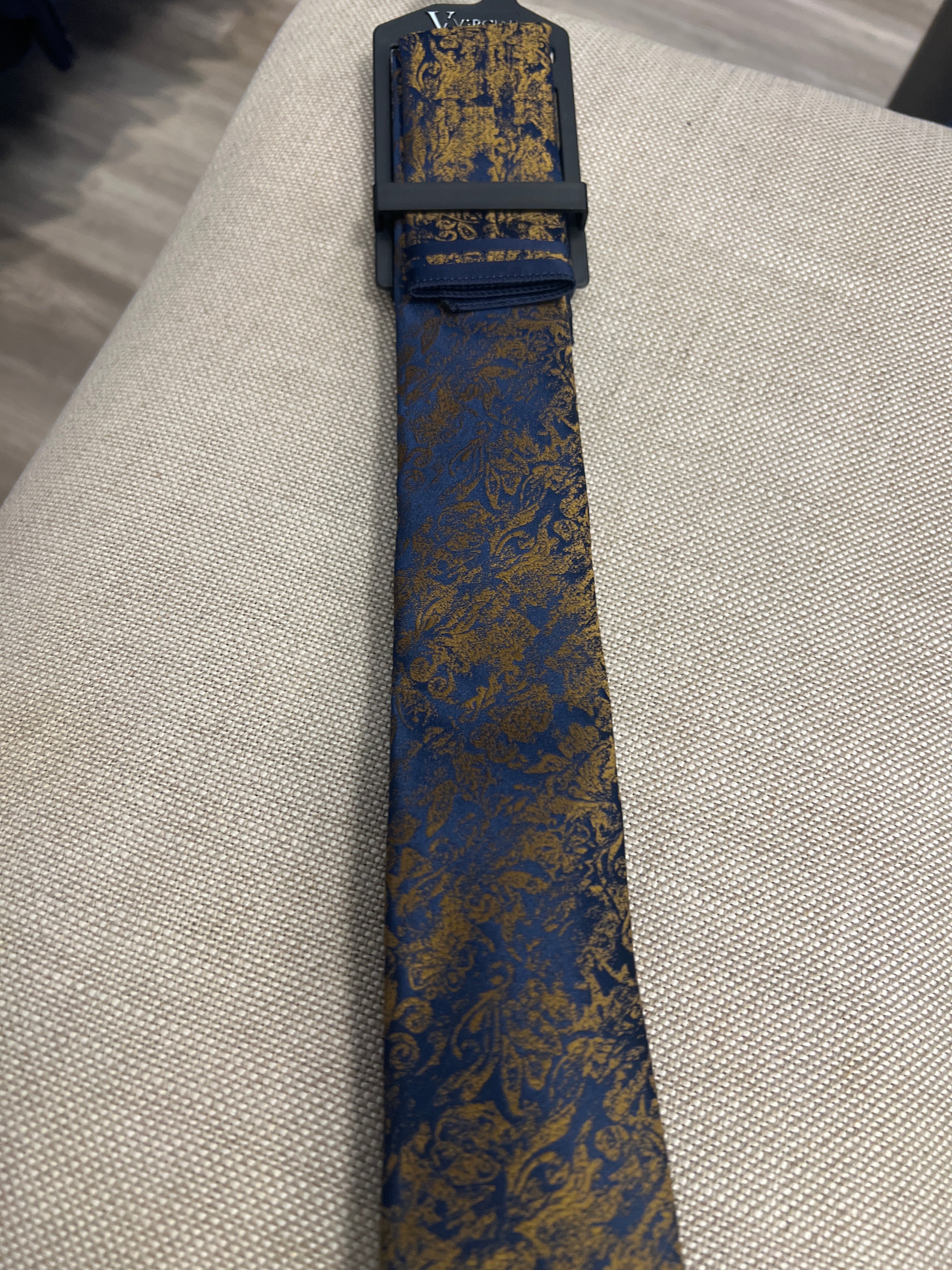Fashionable Floral English Style Tie For Daily Wear