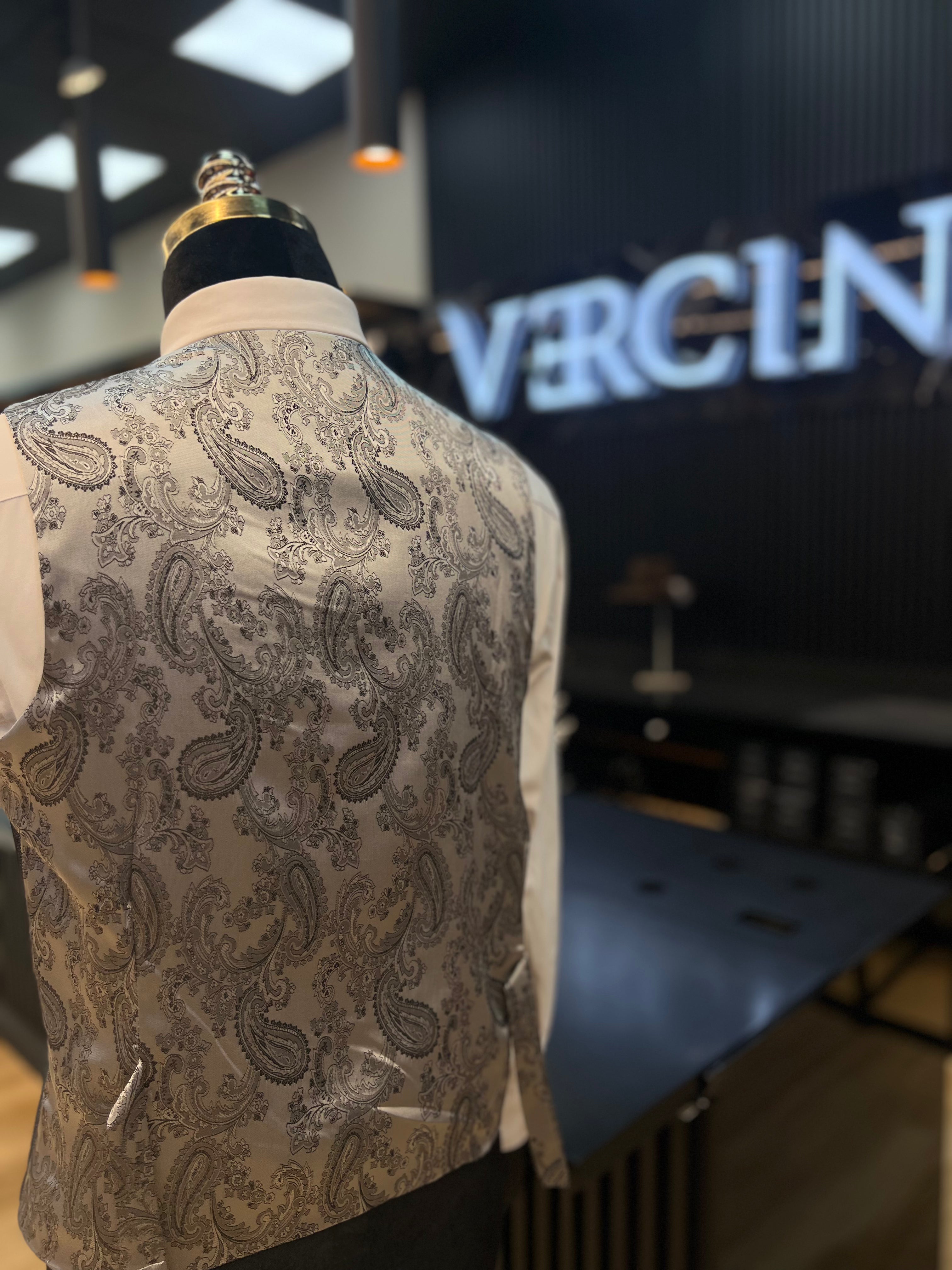 Three-Piece Dot Suit – Premium Tailored Menswear | Vercini