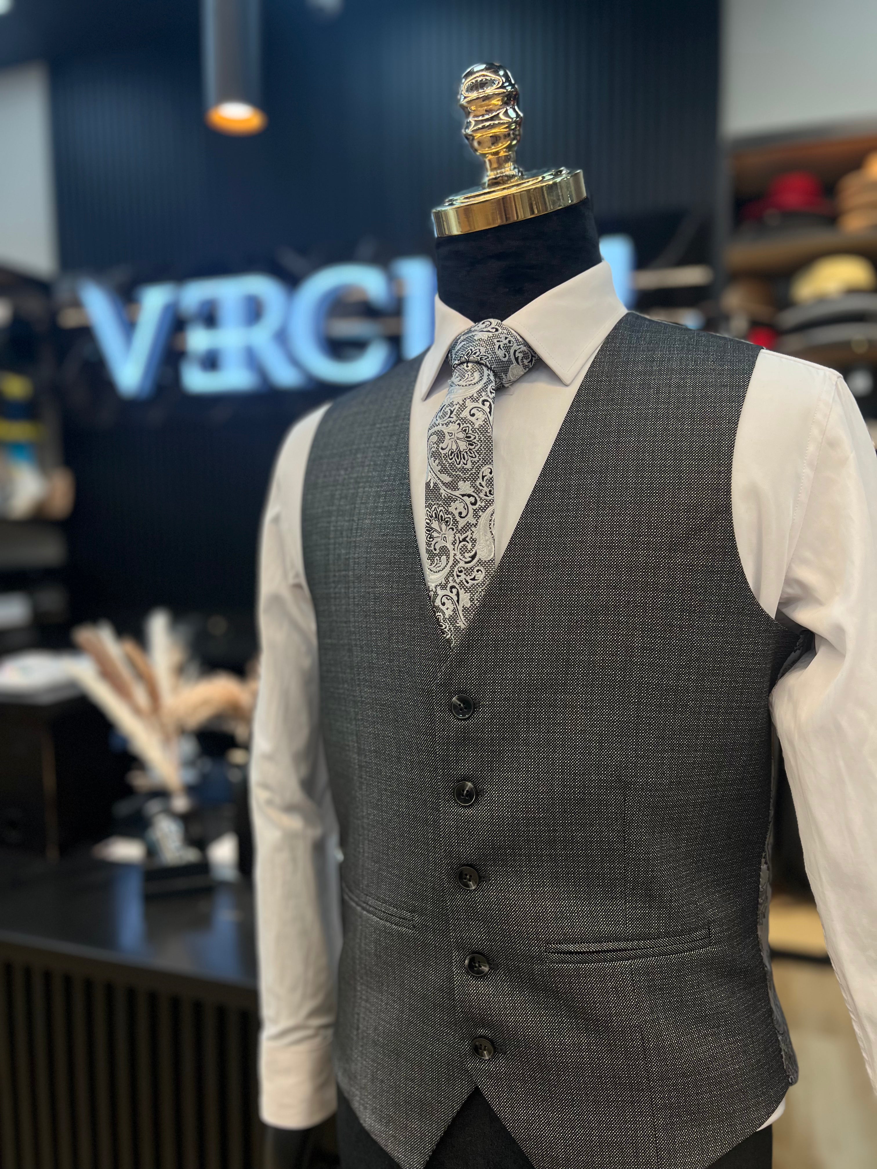 Three-Piece Dot Suit – Premium Tailored Menswear | Vercini