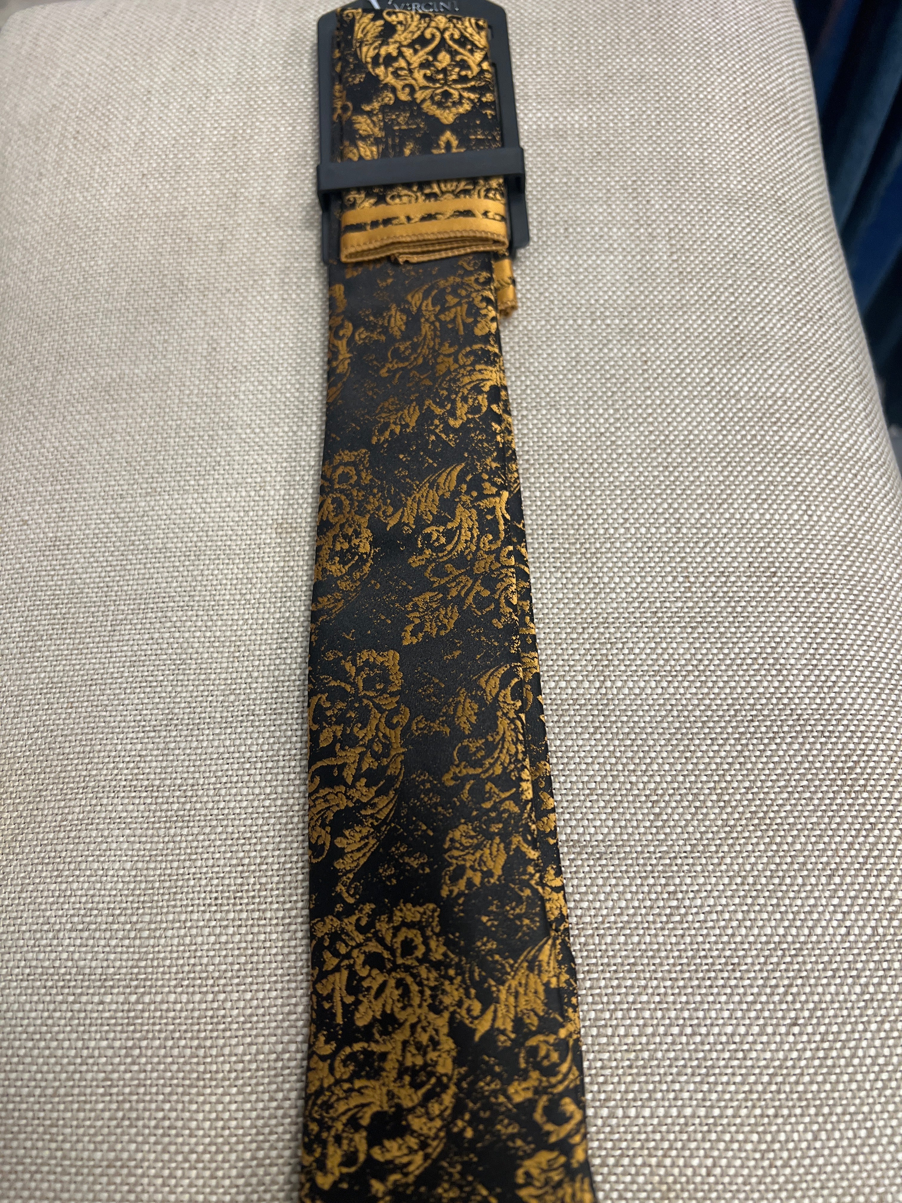 Fashionable  Floral English Style Tie For Daily Wear