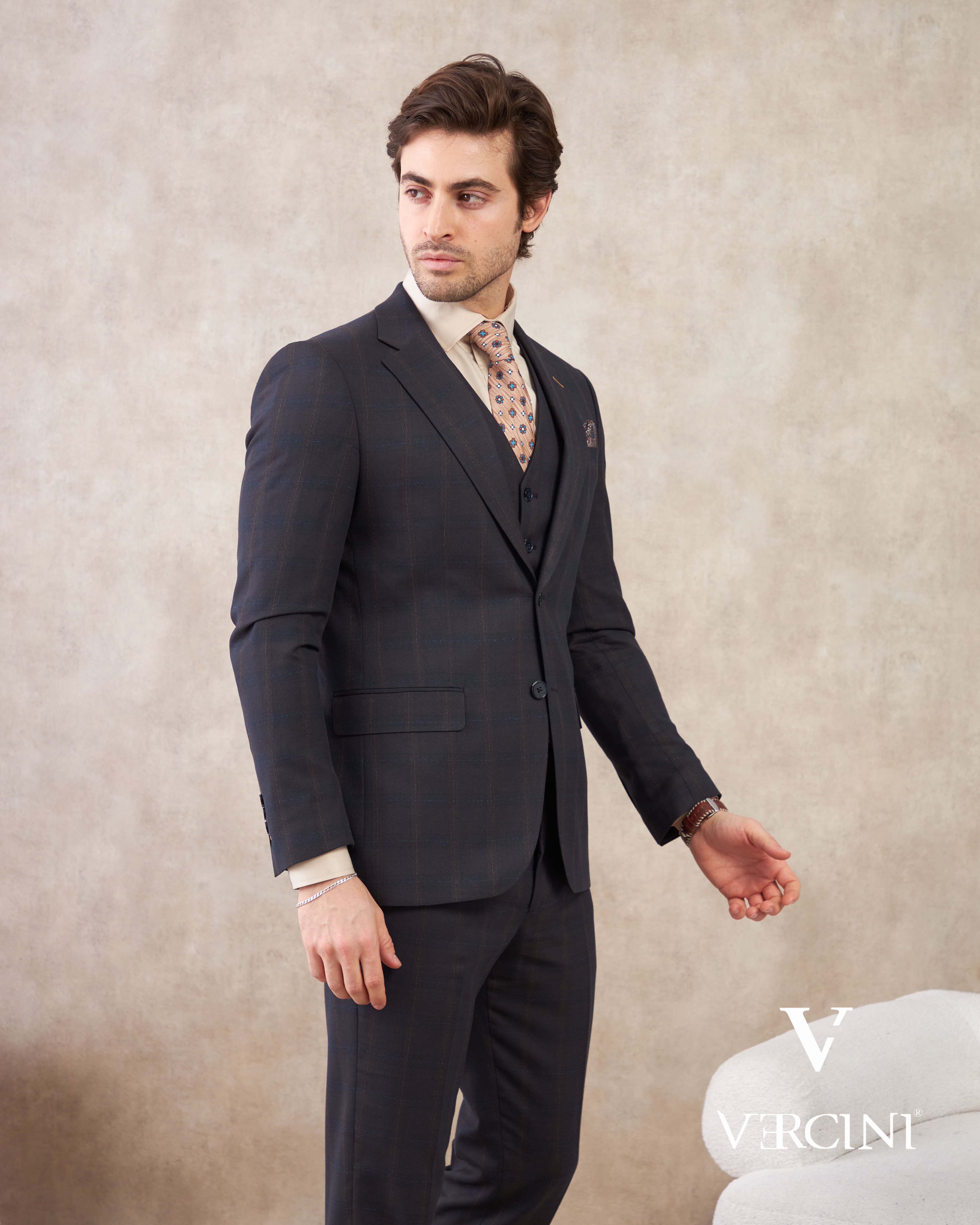 Vercini Metro Elegance Three-Piece Herringbone Suit - Light Gray