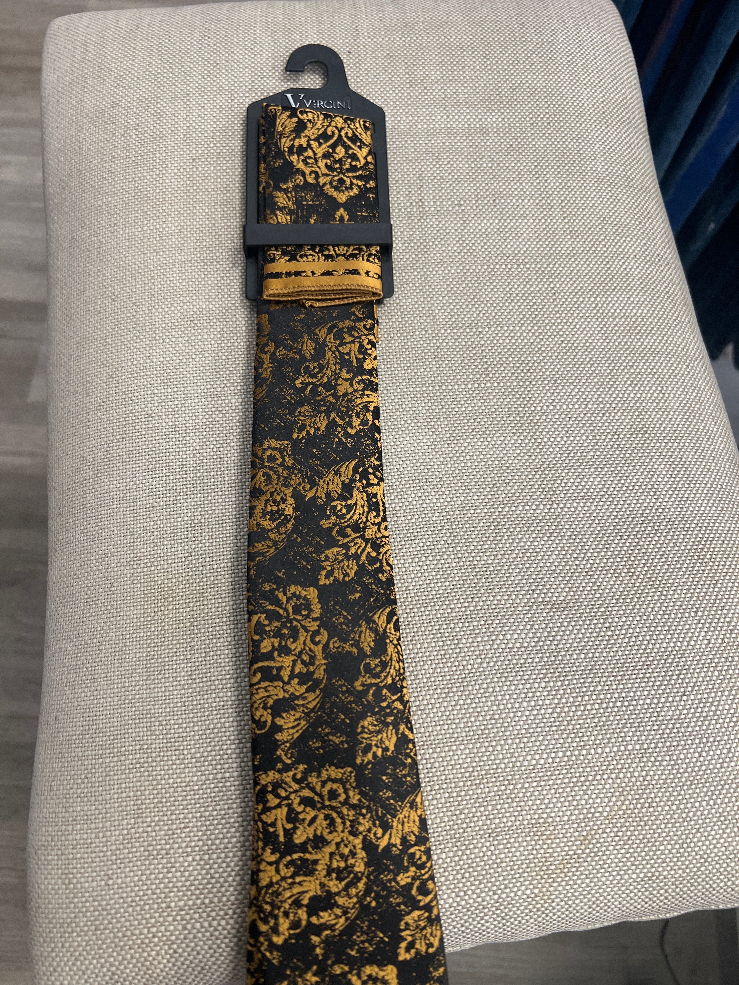 Fashionable  Floral English Style Tie For Daily Wear