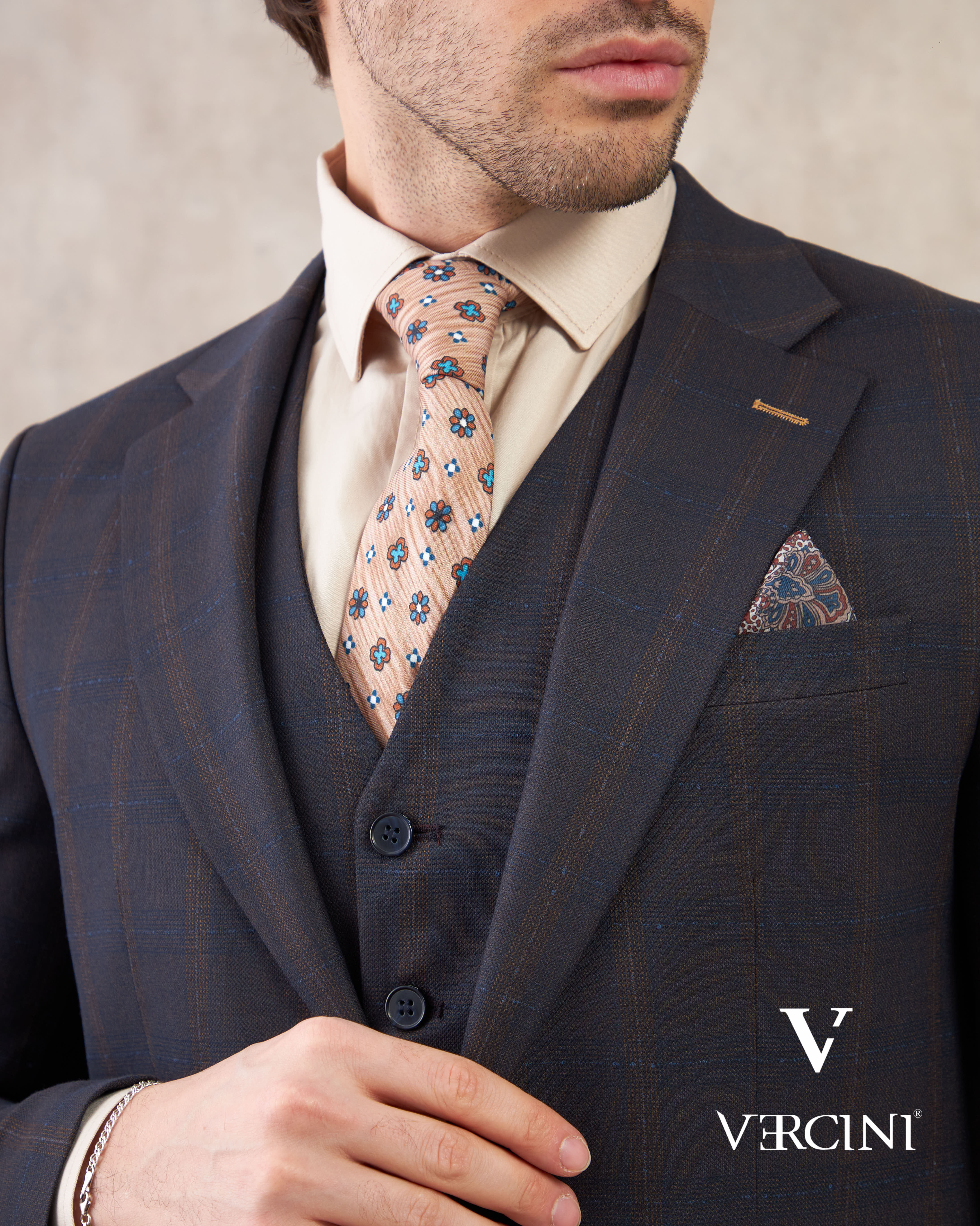 Vercini Metro Elegance Three-Piece Herringbone Suit - Light Gray