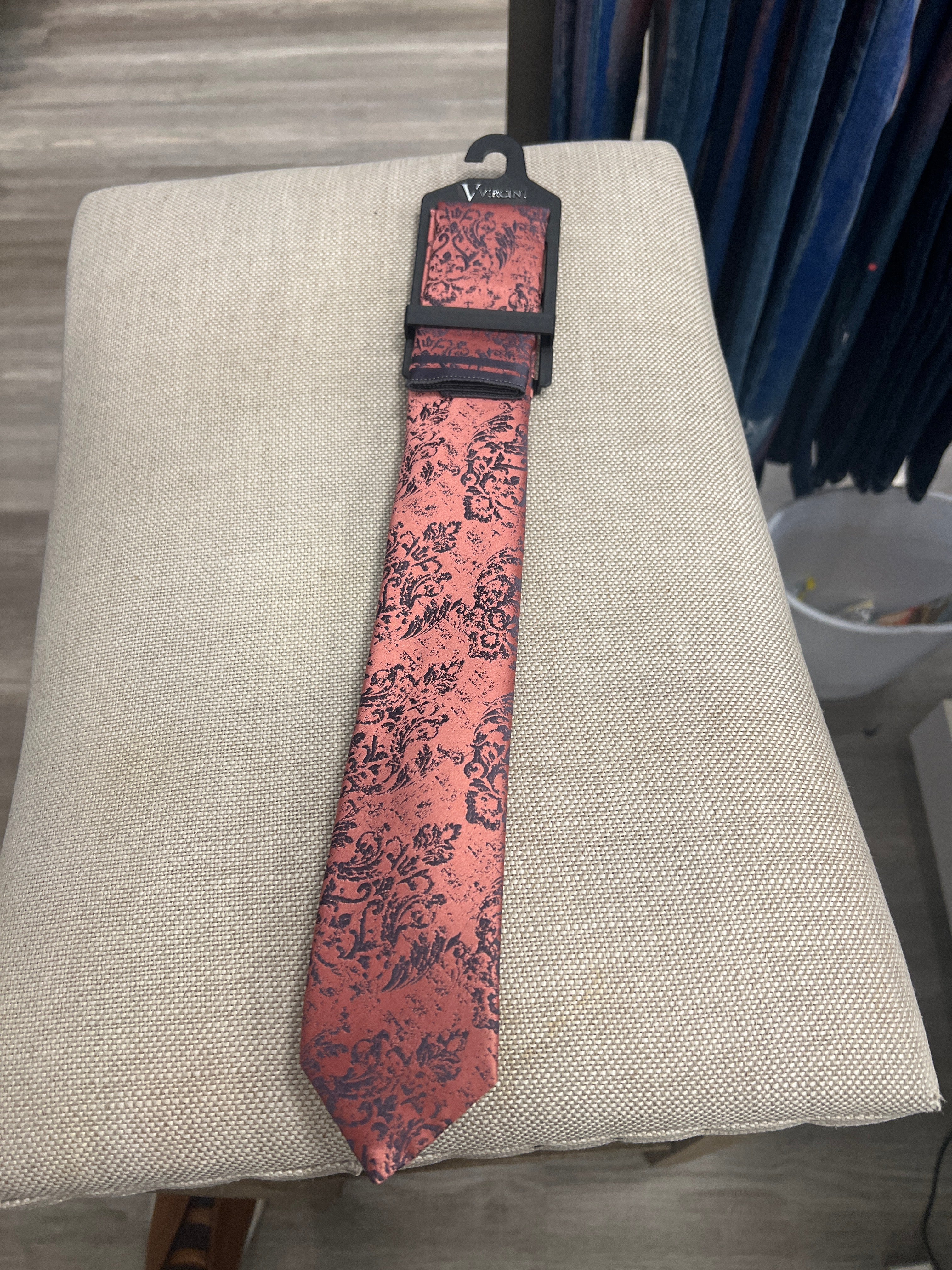 Fashionable  Floral English Style Tie For Daily Wear
