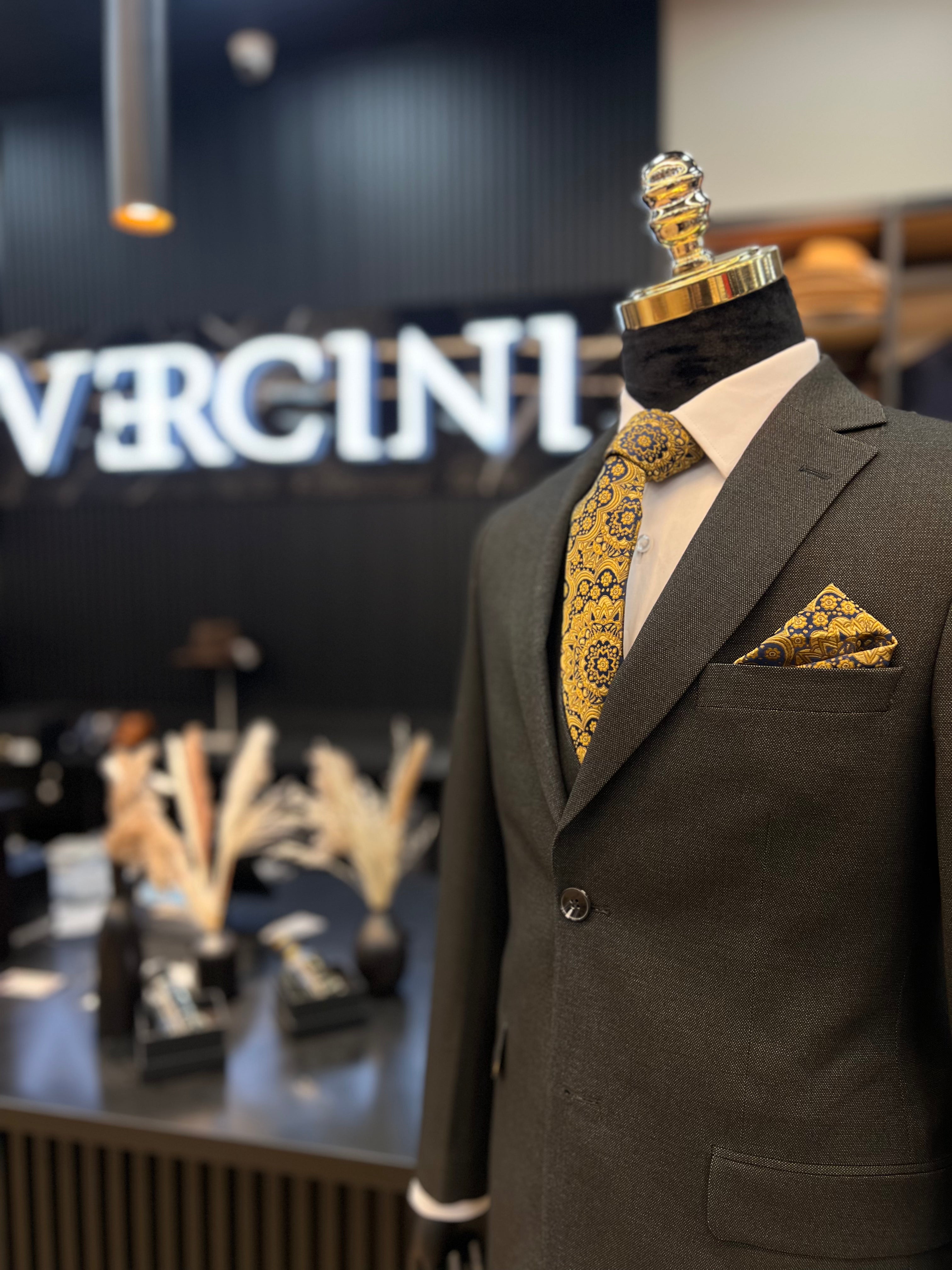 Three-Piece Dot Suit – Premium Tailored Menswear | Vercini