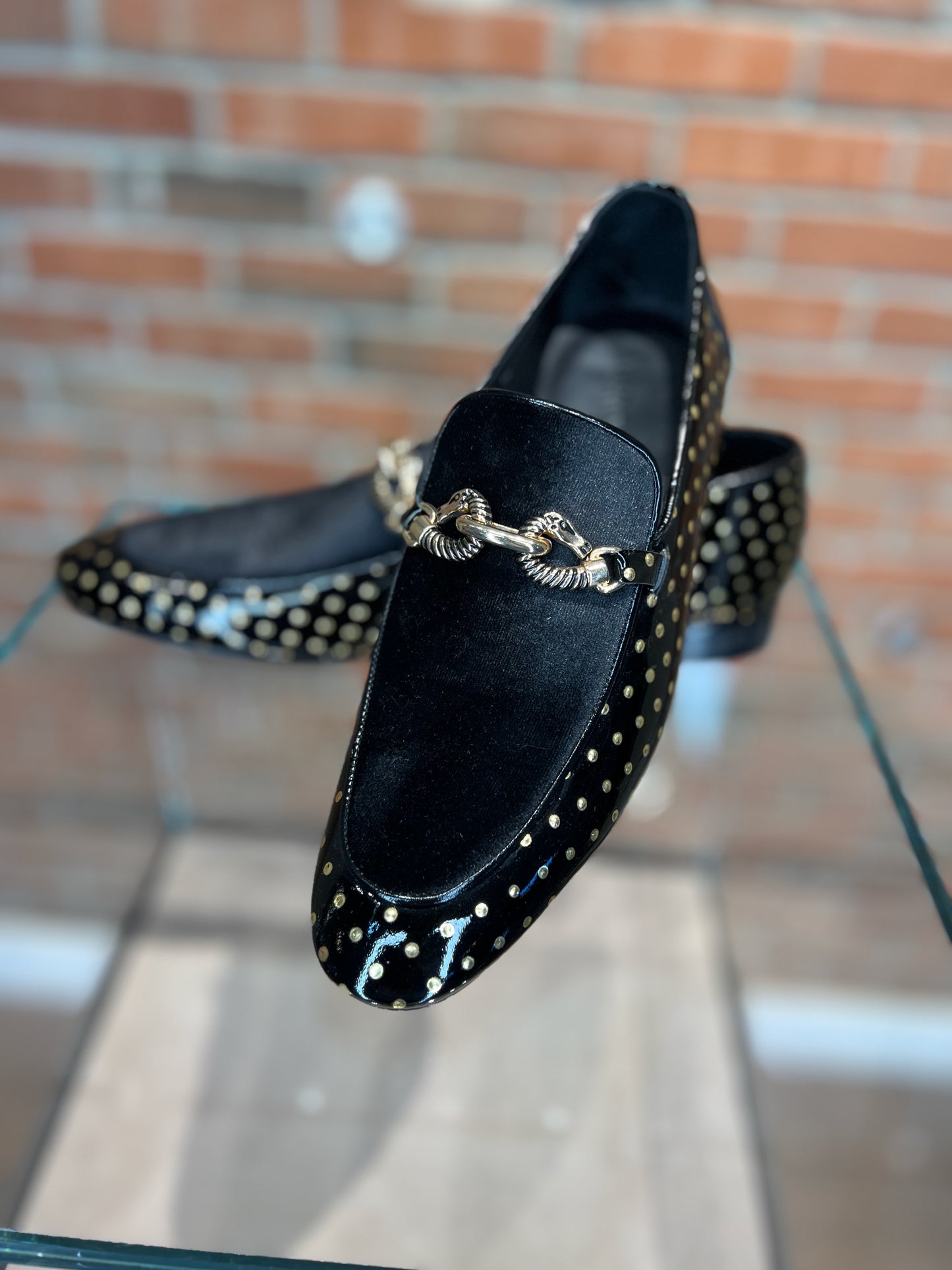 gold/blk shoes velvet