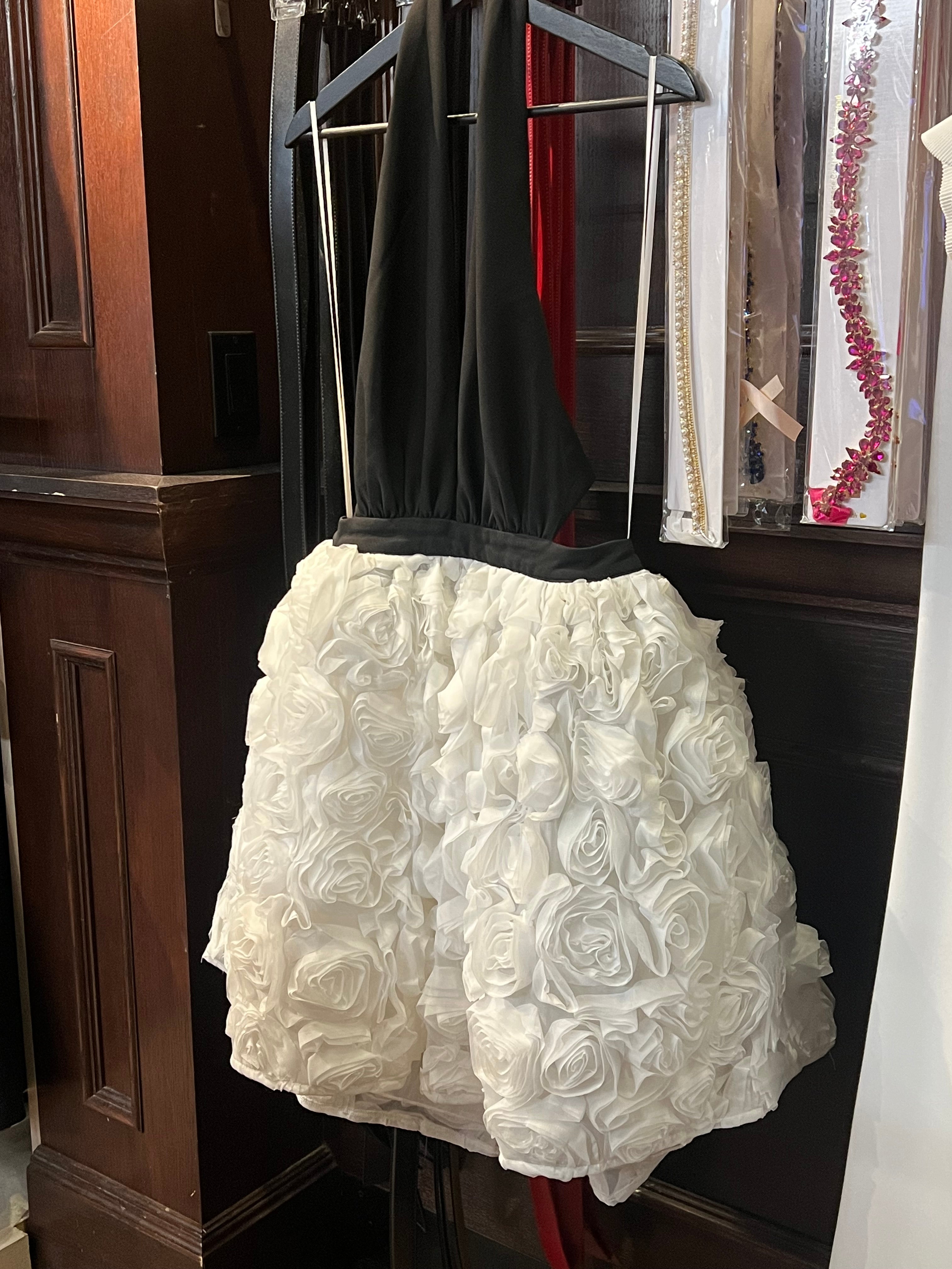 ELEGANT BLACK AND WHITE ROMANTIC DRESS