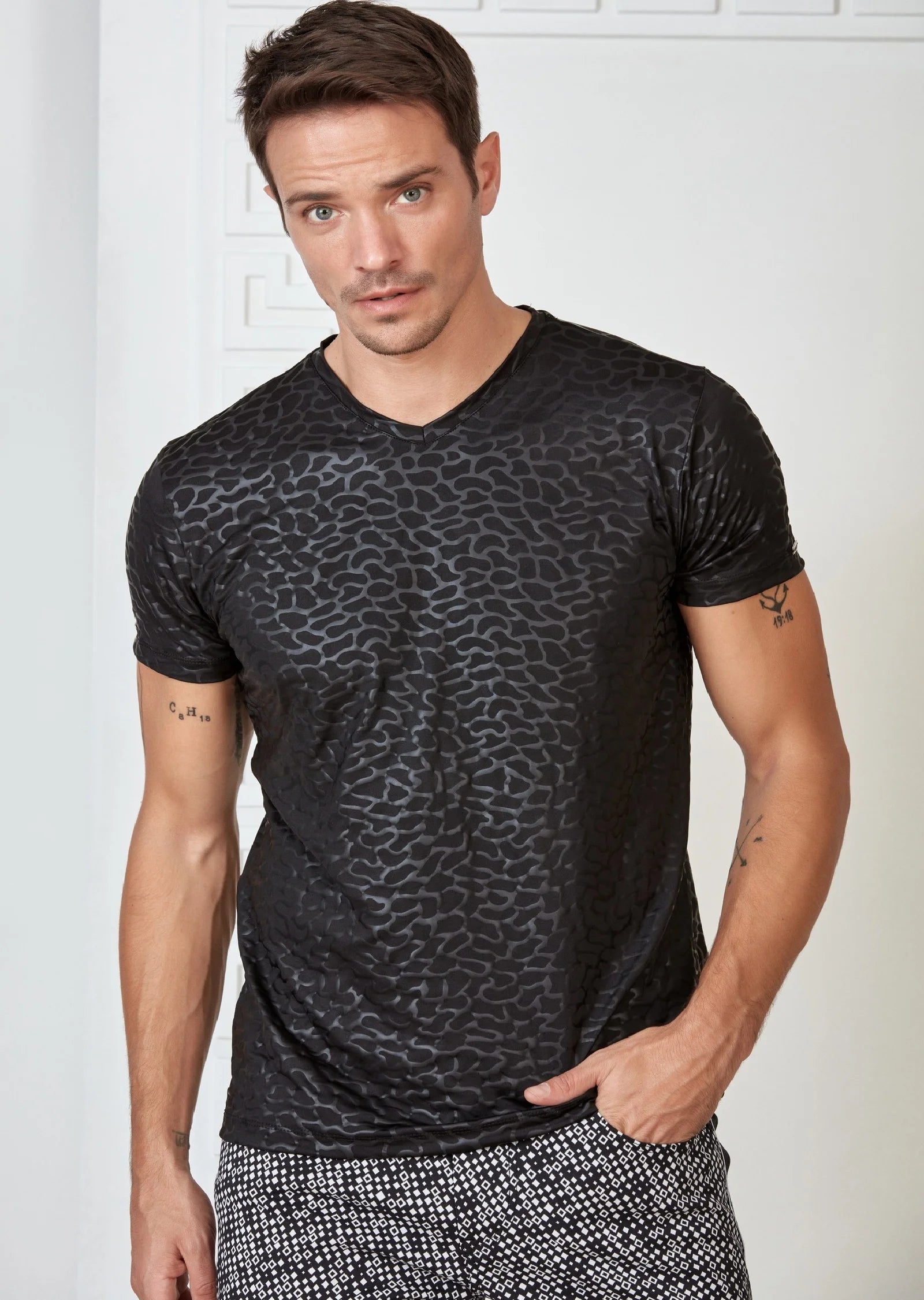 Mondo Black Snake Print Spandex Tee