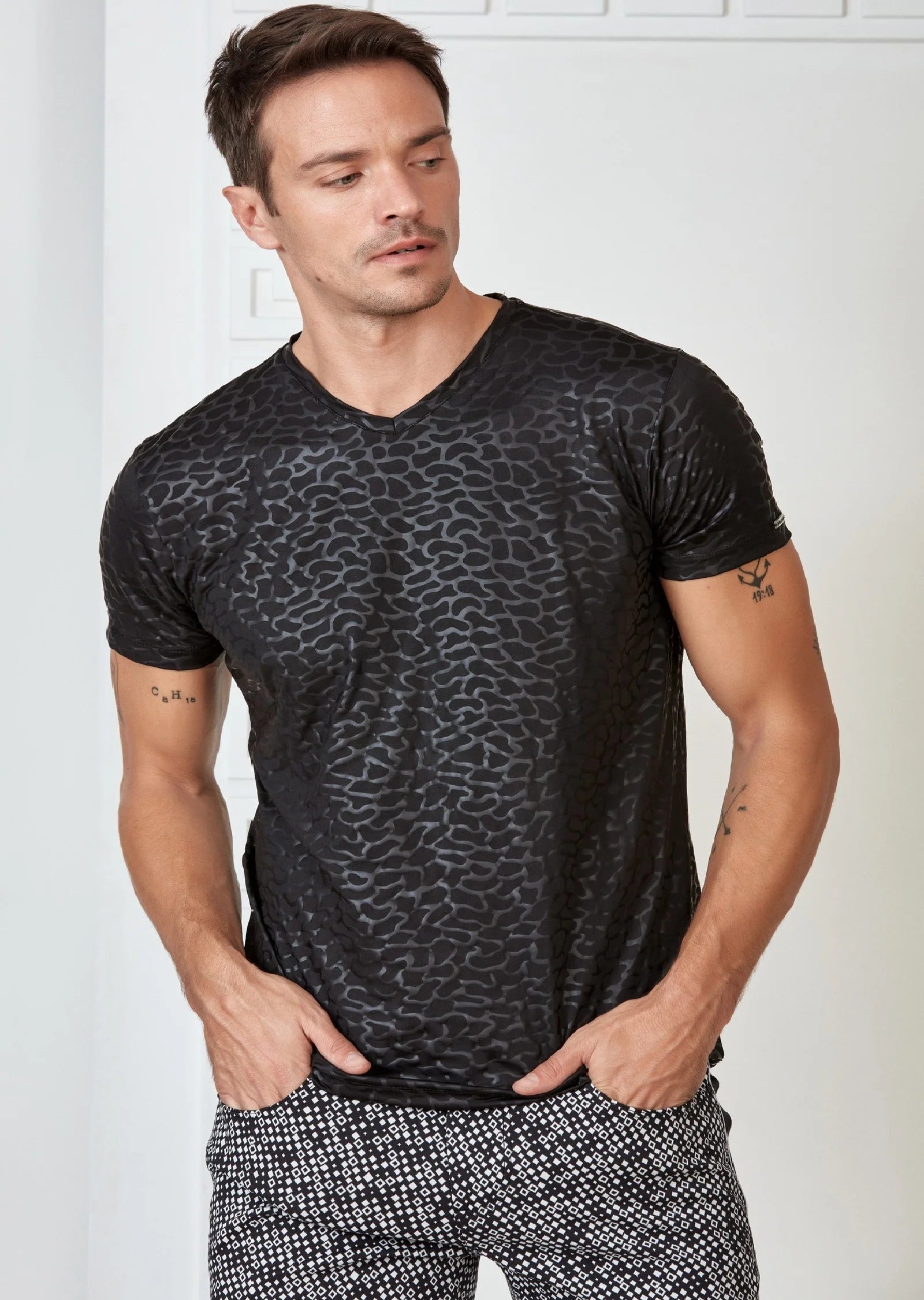 Mondo Black Snake Print Spandex Tee
