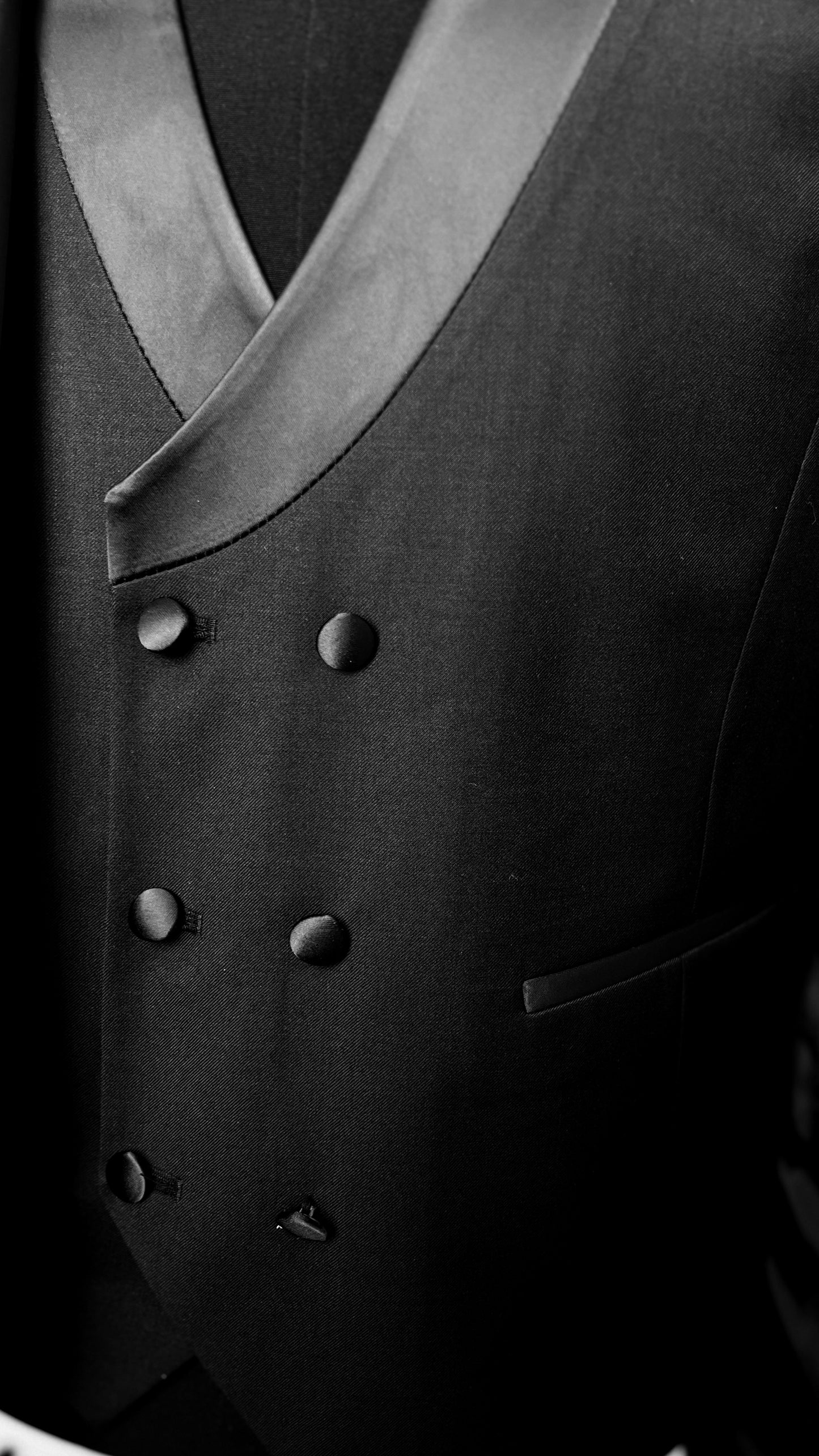 Edgers Alabaster Sophisticate Men's Four-Piece Suit
