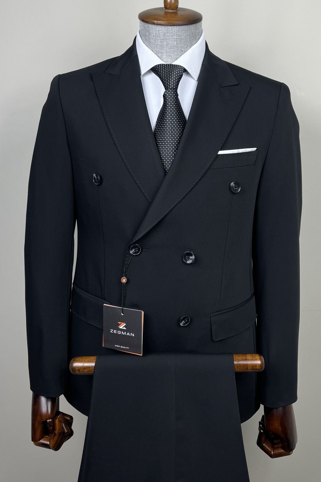 VERCINI Men's Double-Breasted Suit Sharp Style, Clean Fit A well-structured double-breasted